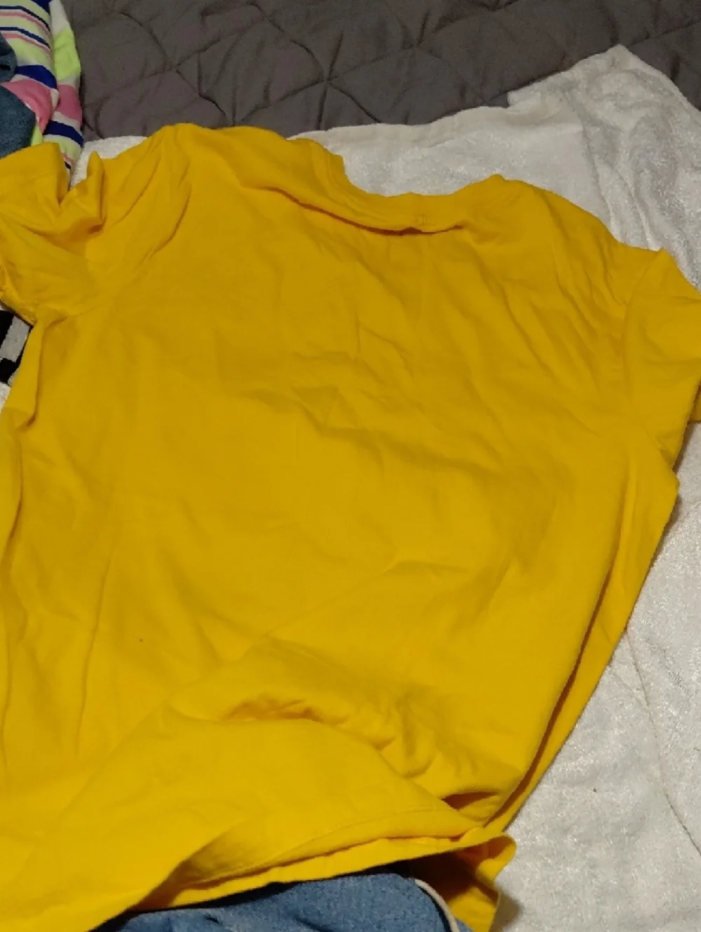 NWOT Nike Yellow Surfingv Hi U8 ù Iig Turtle Graphic Tee